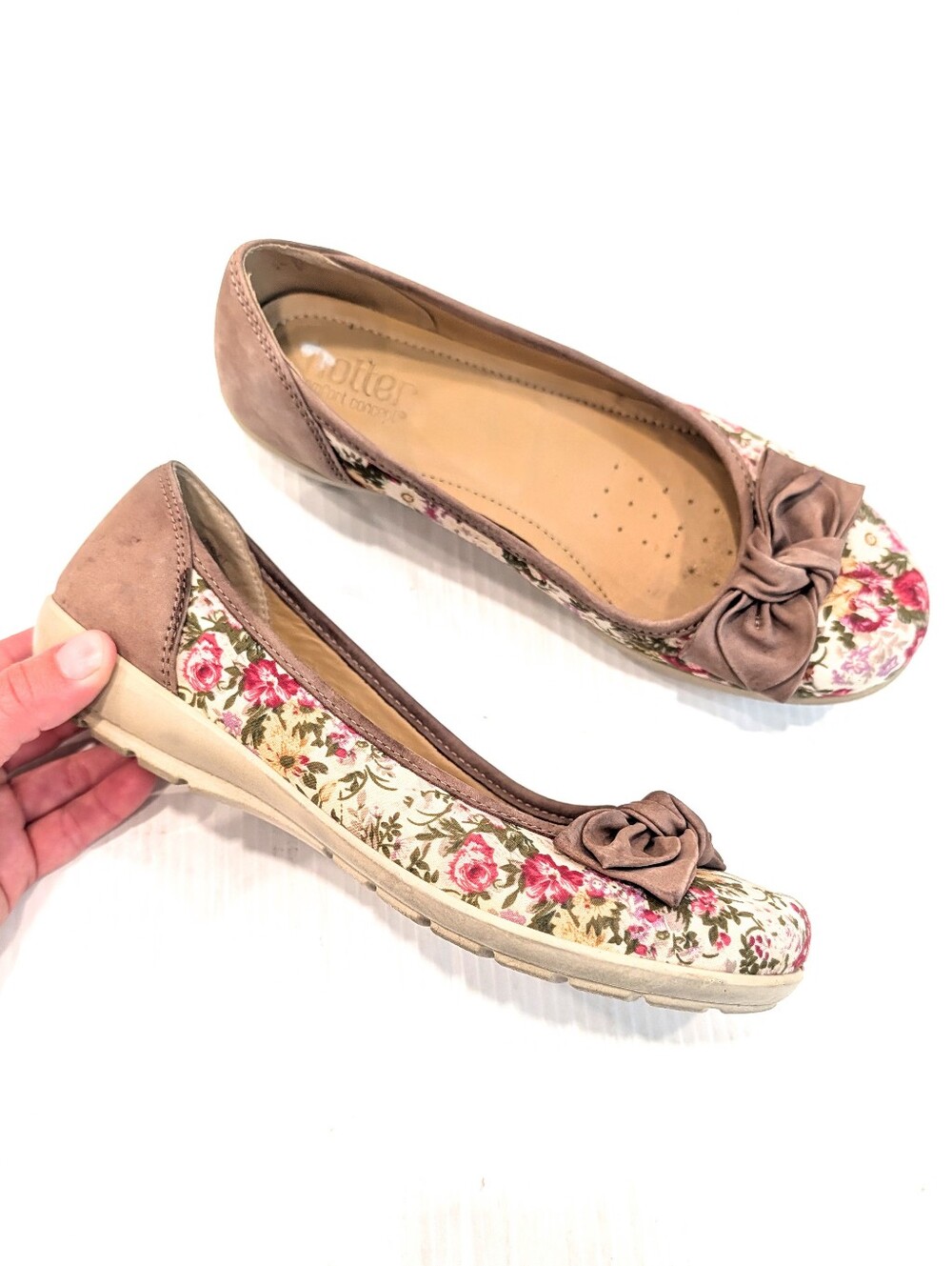 HOTTER Jewel Womens Floral Print Ballet Flats with Tan Bows Size 8
